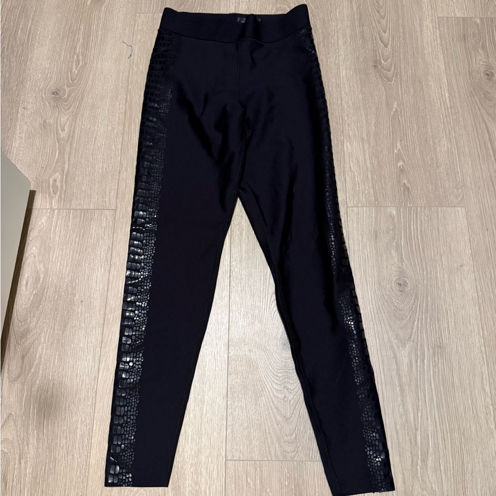 Brand new! Women’s Ultracor Lux Essentials Crocodile Ultra High Legging. Size S